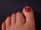 Fuß mit roten Nägeln
